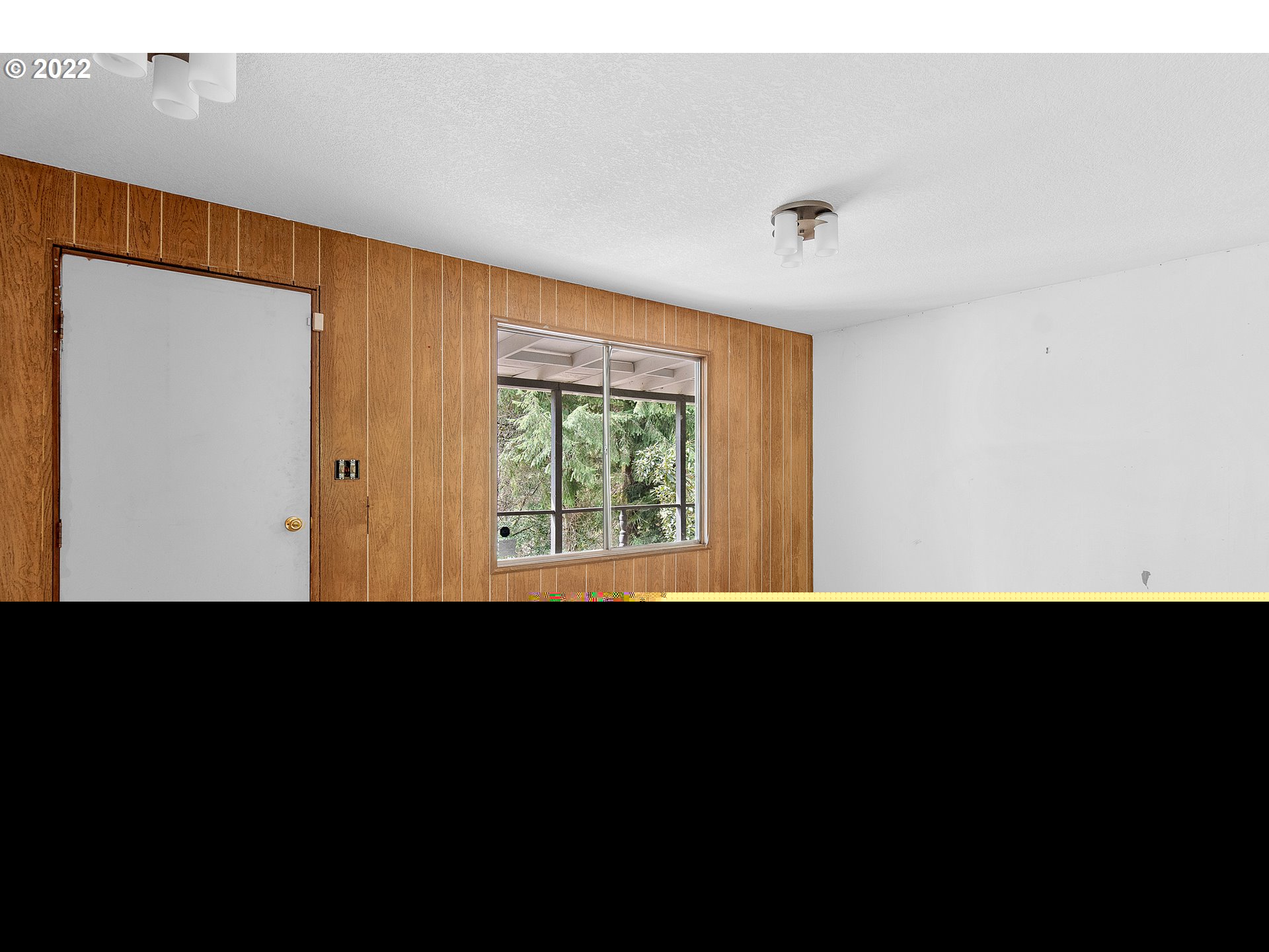 636 Ragland Road Longview, WA 98632 - Photo 4 of 30 a view of a room with a large window