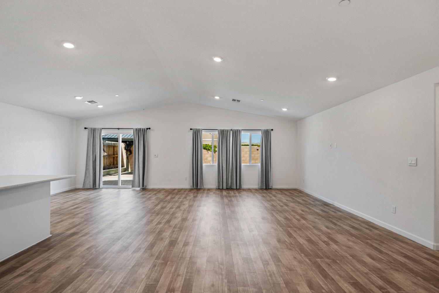 209 Dogwood Rnch Way Patterson, CA 95363 - Photo 4 of 50