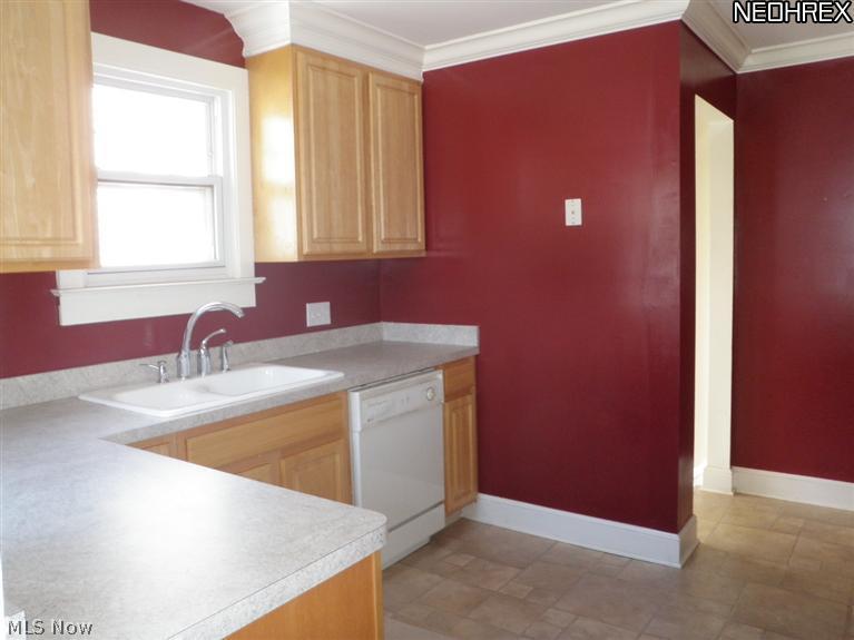 1340 Lander Road Cleveland, OH 44124 - Photo 6 of 13