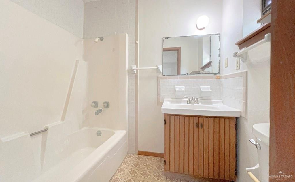 218 East Colorado Street Rio Hondo, TX 78583 - Photo 13 of 18