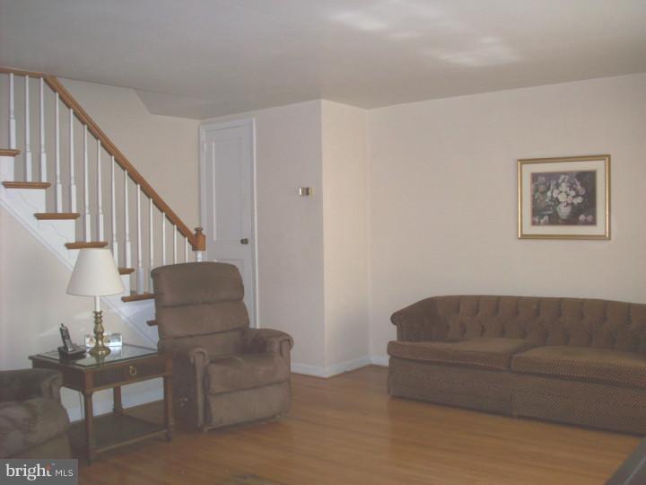 359 Holt Lane Springfield, PA 19064 - Photo 2 of 15 Living Room