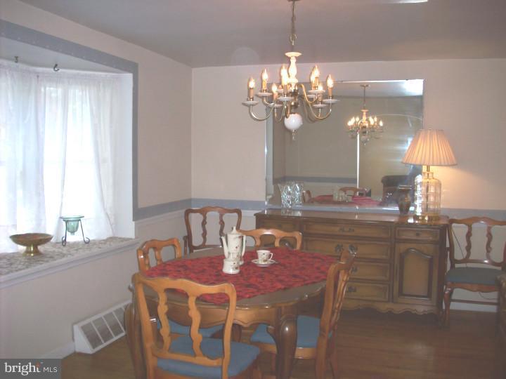 359 Holt Lane Springfield, PA 19064 - Photo 3 of 15 Dining Room