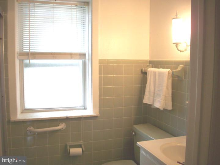 359 Holt Lane Springfield, PA 19064 - Photo 9 of 15 Bathroom
