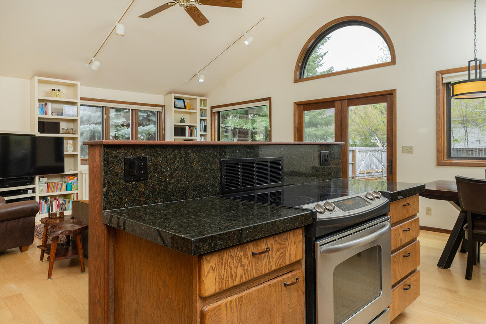 541 Shoshone Drive Hailey, ID 83333 - Photo 11 of 42 Kitchen (4)