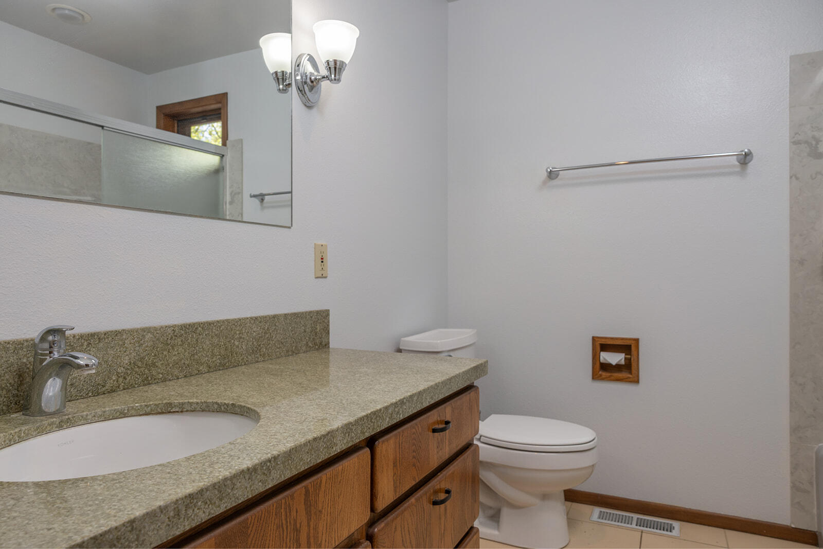 541 Shoshone Drive Hailey, ID 83333 - Photo 19 of 42 Second bathroom
