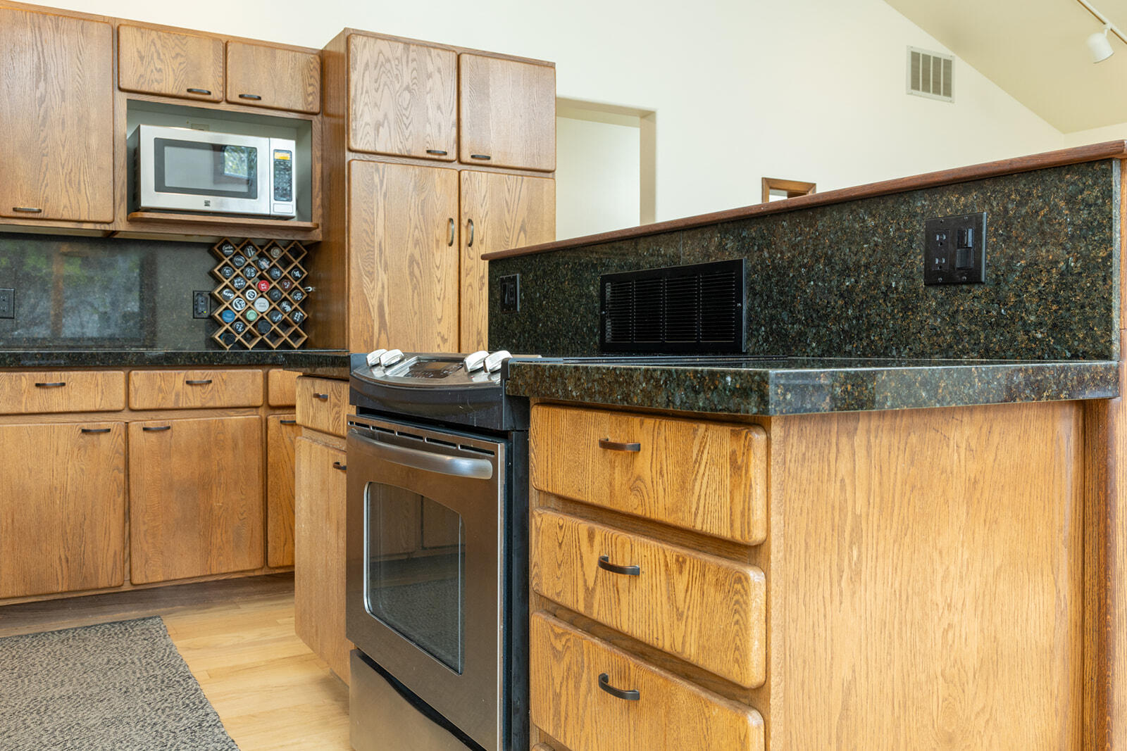 541 Shoshone Drive Hailey, ID 83333 - Photo 10 of 42 Kitchen (3)