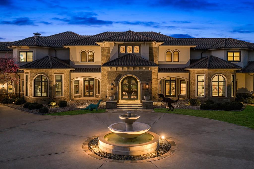 940 Dove Road Southlake, TX 76092 - Photo 34 of 34 a front view of a house with a garden