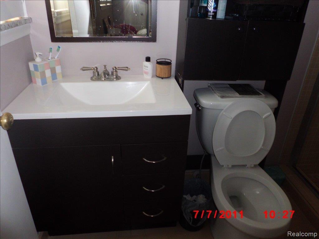 941 Lake Shore Road Grosse Pointe, MI 48236 - Photo 15 of 16 CIMG0416
