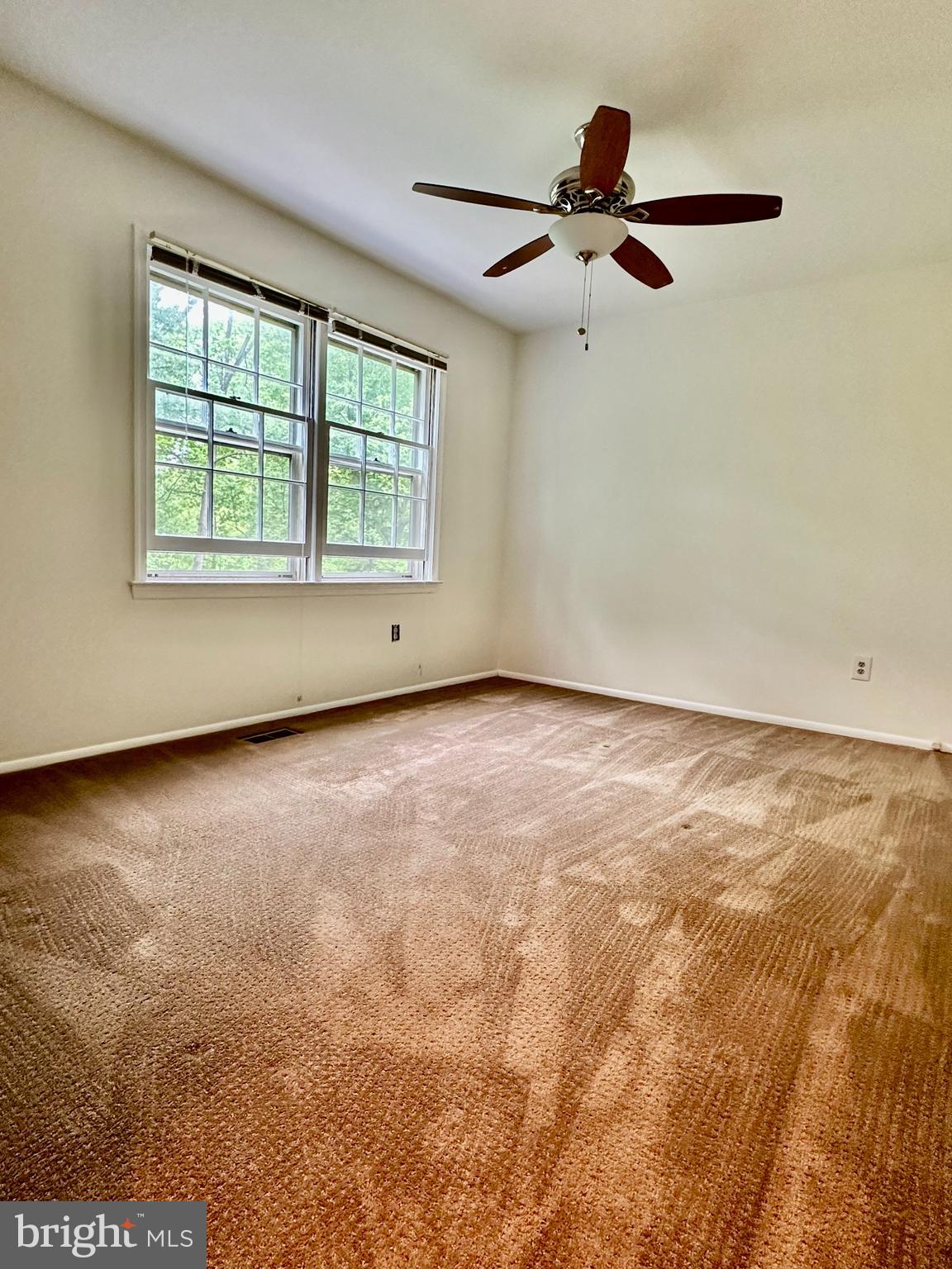 5230 Lonsdale Drive Springfield, VA 22151 - Photo 13 of 25 an empty room with a window