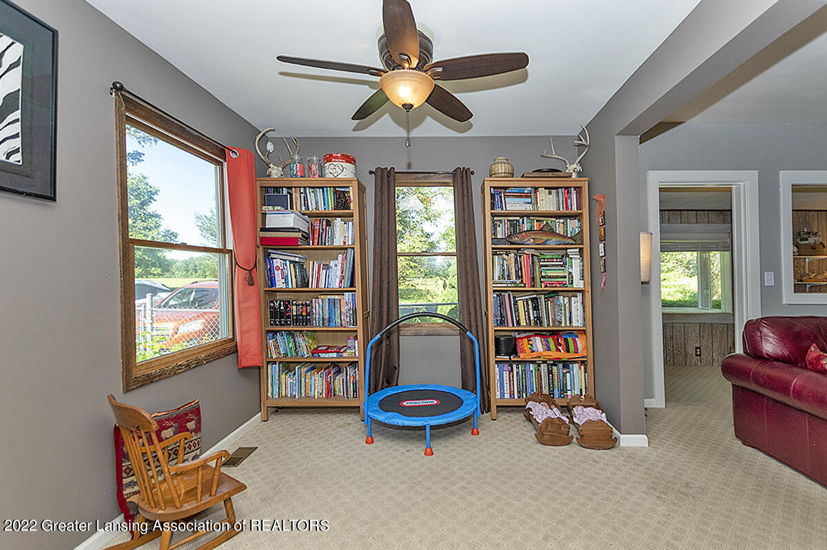 15083 Daggott Road Lansing, MI 48906 - Photo 7 of 37 07