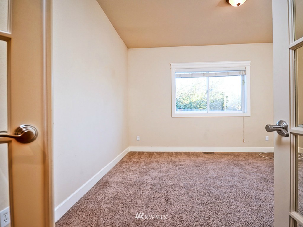 6158 Northeast 3rd Court Renton, WA 98059 - Photo 9 of 20