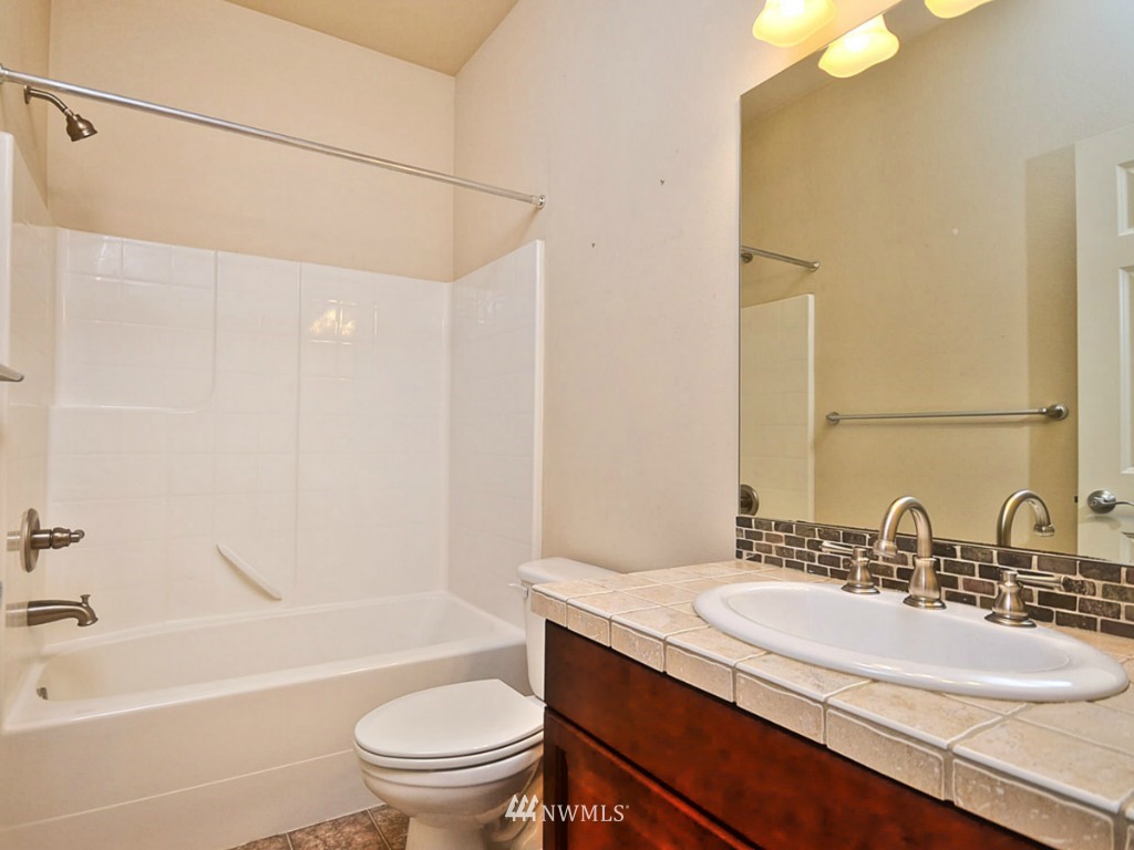 6158 Northeast 3rd Court Renton, WA 98059 - Photo 10 of 20