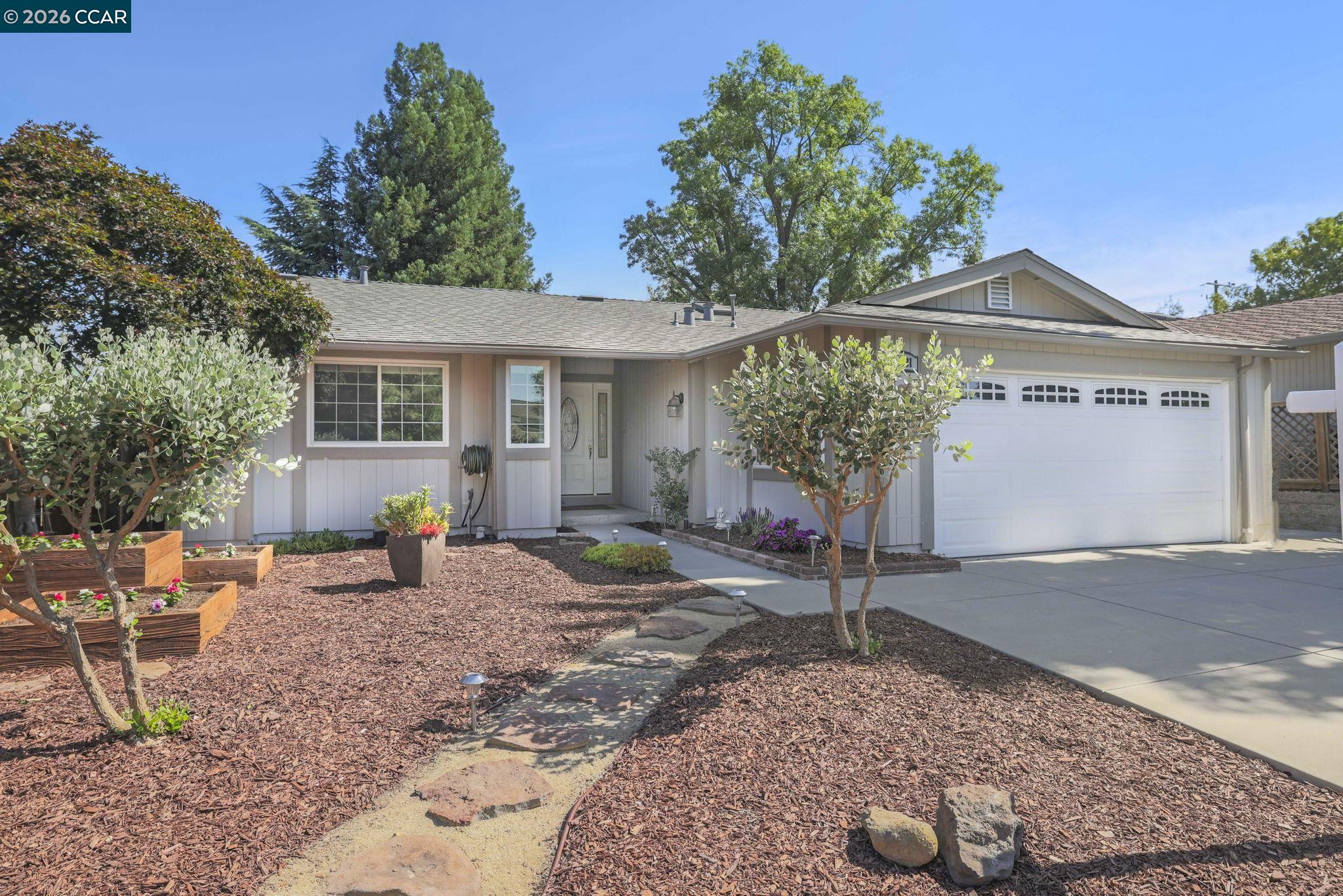 1431 Ridgewood Drive Martinez, CA 94553 - Photo 3 of 32