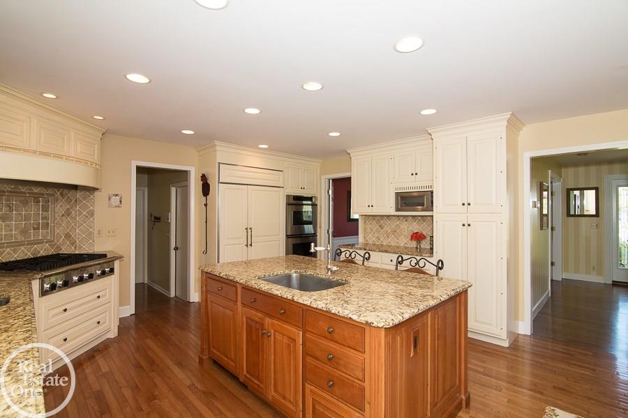 3240 Landview Drive Rochester, MI 48306 - Photo 8 of 31