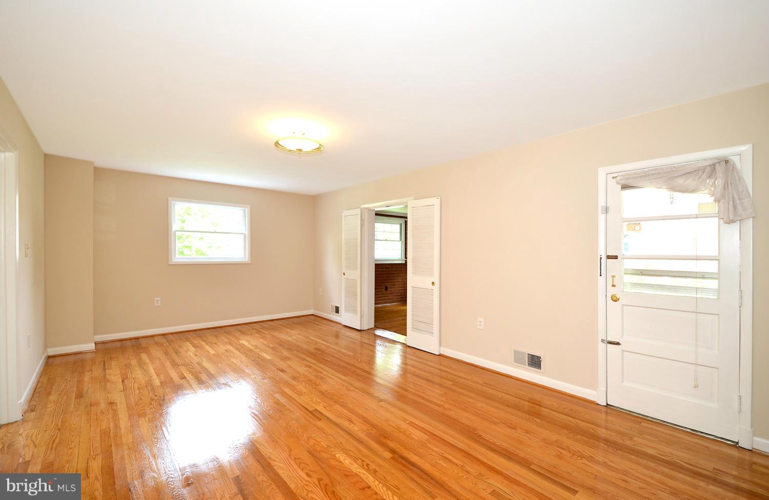 6507 Winnepeg Road Bethesda, MD 20817 - Photo 12 of 28 Family Room
