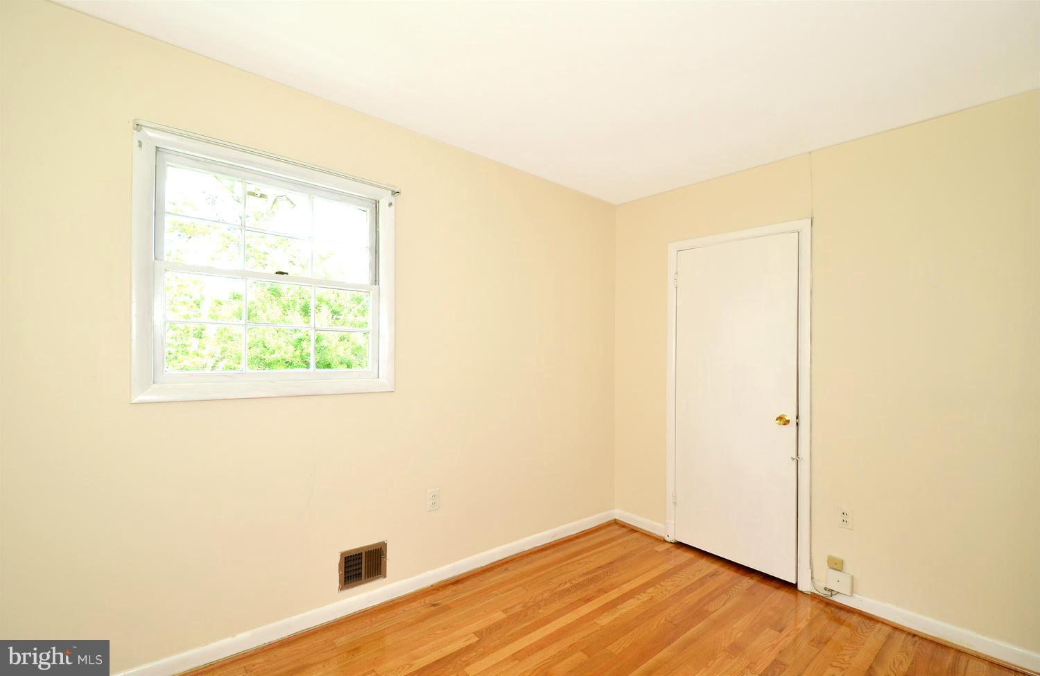 6507 Winnepeg Road Bethesda, MD 20817 - Photo 16 of 28 Bedroom