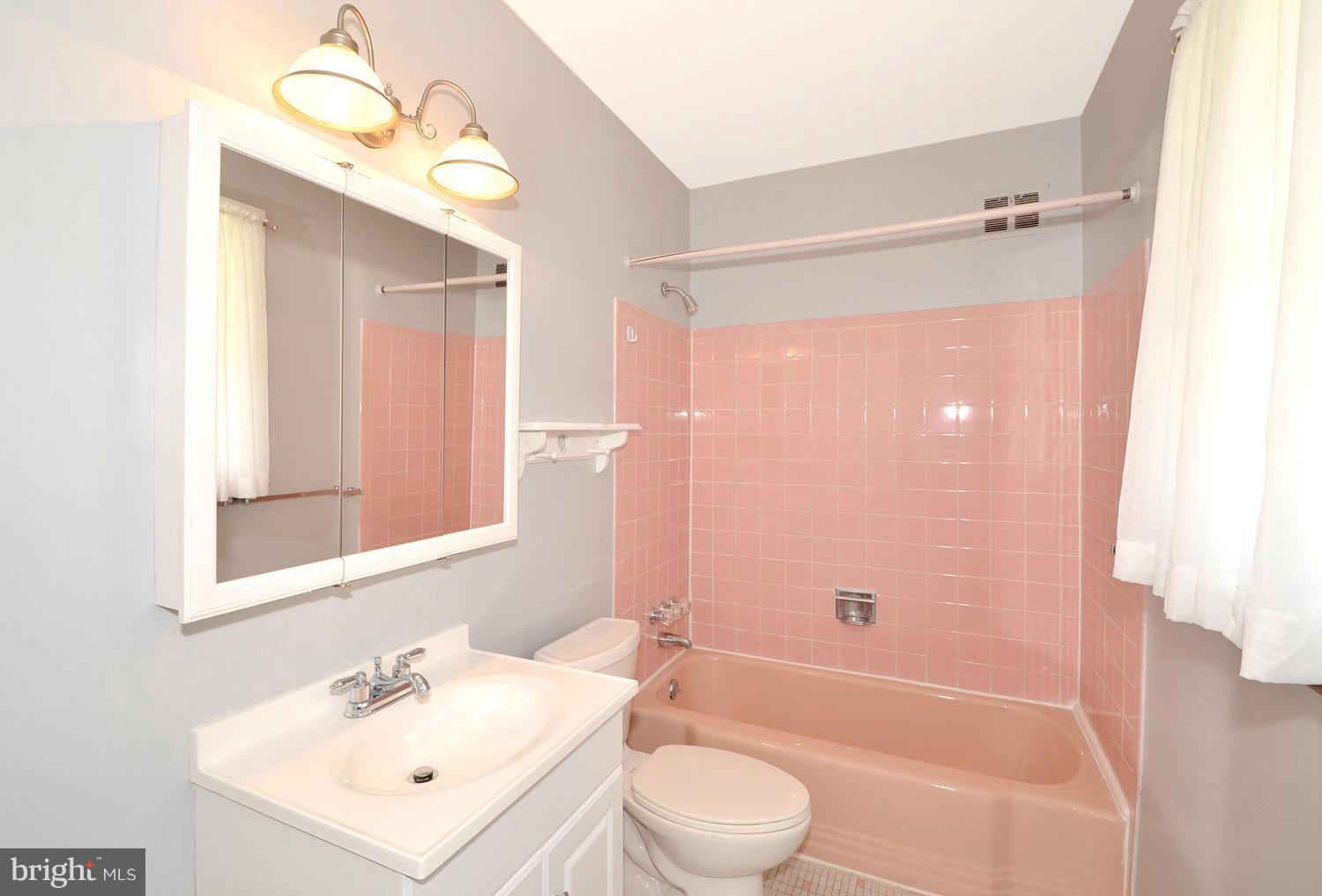 6507 Winnepeg Road Bethesda, MD 20817 - Photo 19 of 28 Bath