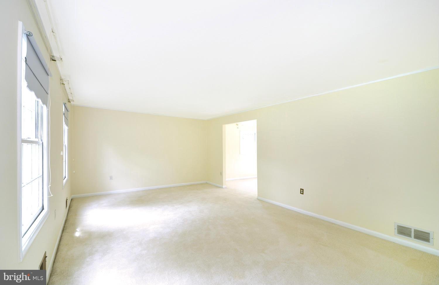 6507 Winnepeg Road Bethesda, MD 20817 - Photo 3 of 28 Living Room
