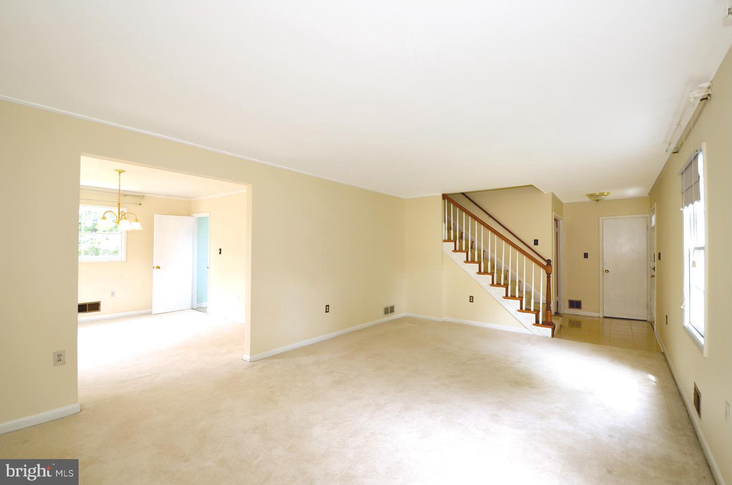 6507 Winnepeg Road Bethesda, MD 20817 - Photo 4 of 28 Living Room