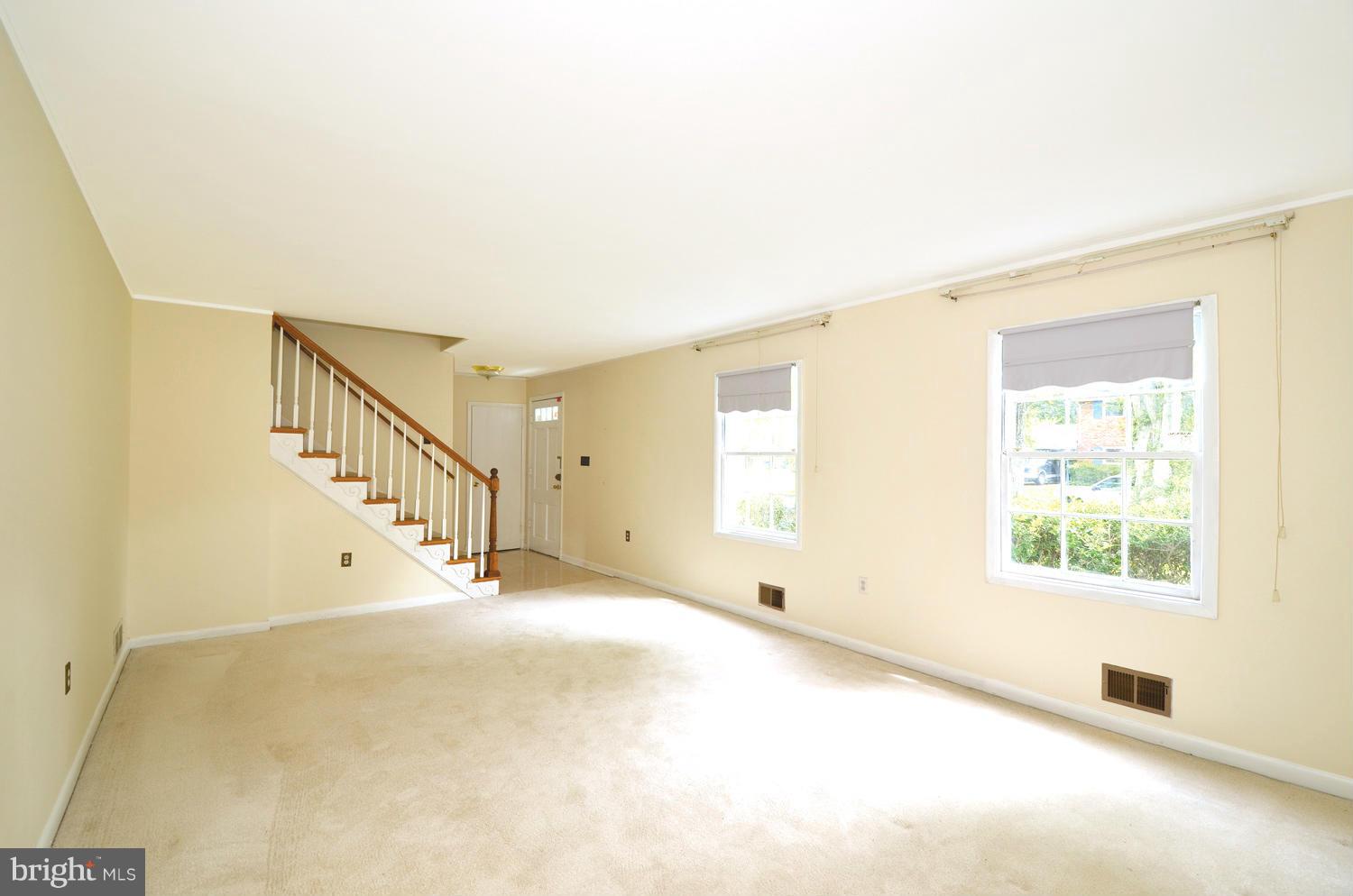 6507 Winnepeg Road Bethesda, MD 20817 - Photo 5 of 28 Living Room