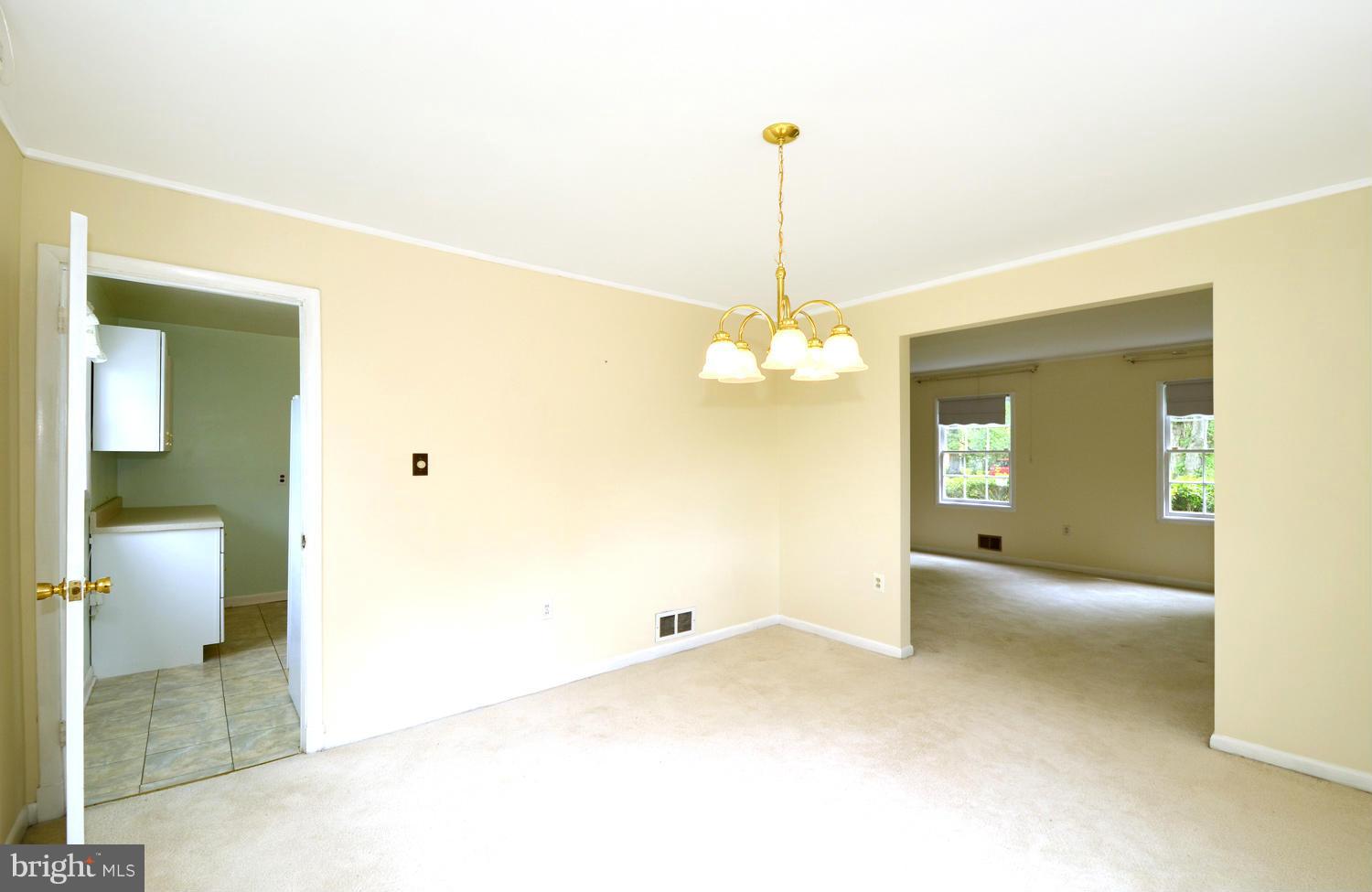 6507 Winnepeg Road Bethesda, MD 20817 - Photo 7 of 28 Dining Room