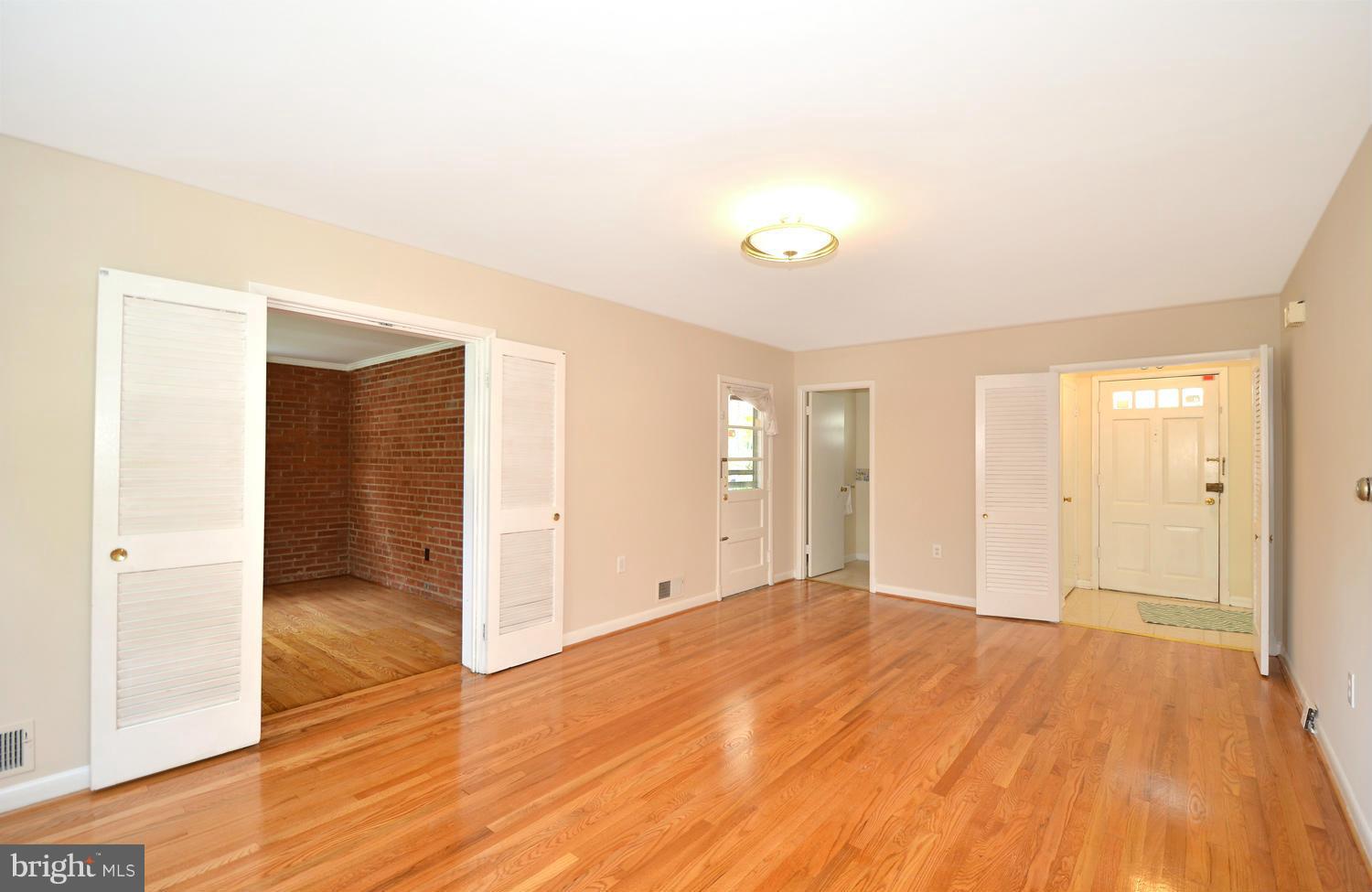 6507 Winnepeg Road Bethesda, MD 20817 - Photo 10 of 28 Family Room