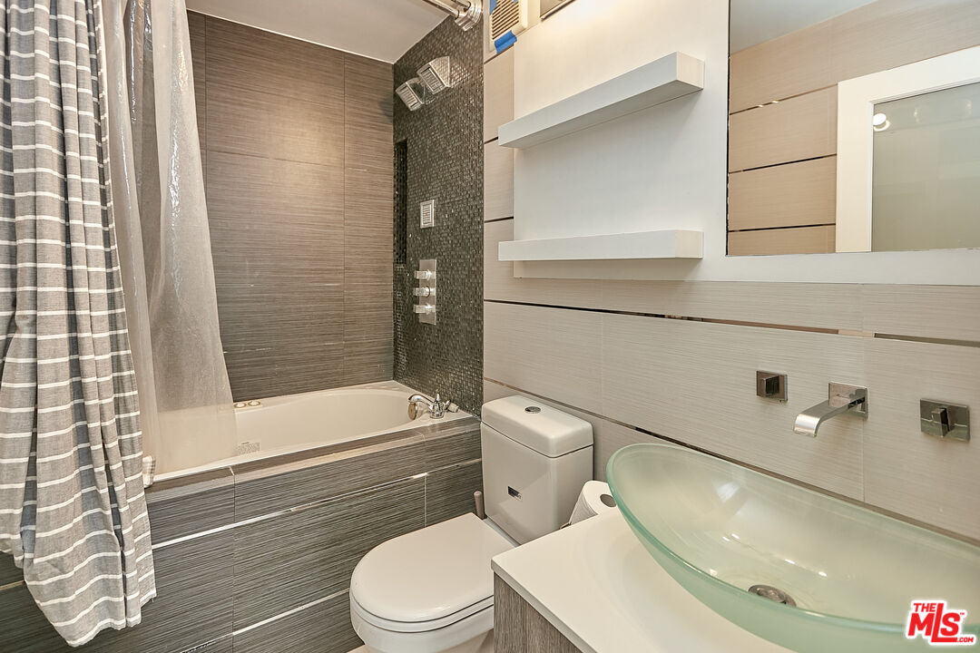 600 West 9th Street, Unit 805 Los Angeles, CA 90015 - Photo 13 of 28 a white toilet sitting next to a bath tub and shower