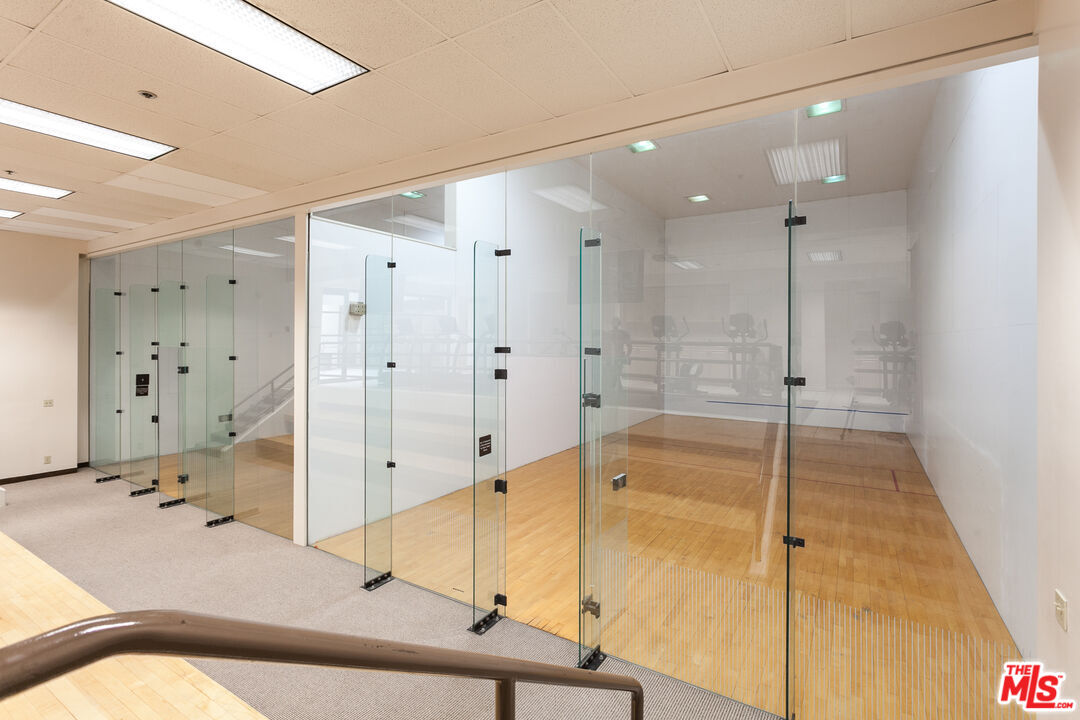 600 West 9th Street, Unit 805 Los Angeles, CA 90015 - Photo 24 of 28 a bathroom with a bathtub and a shower