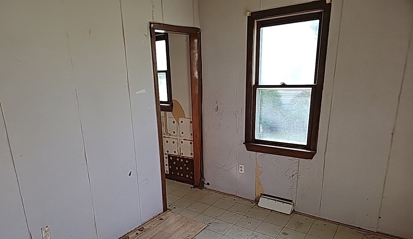 347 Ridge Street Braidwood, IL 60408 - Photo 14 of 19 an empty room with windows and closet