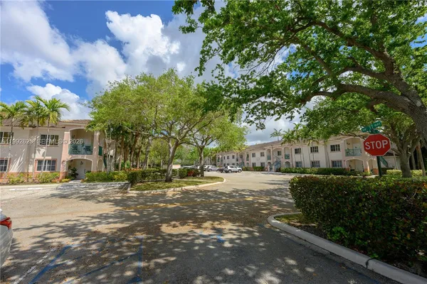 $2,350 | 7760 Northwest 22nd Street, Unit 103, Pembroke Pines, FL 33024