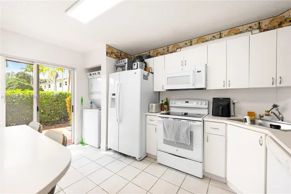 $2,350 | 7760 Northwest 22nd Street, Unit 103, Pembroke Pines, FL 33024