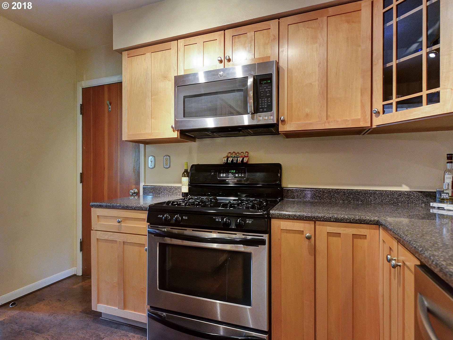 10100 Southwest Lancaster Road Portland, OR 97219 - Photo 12 of 32 Gallery Image 12