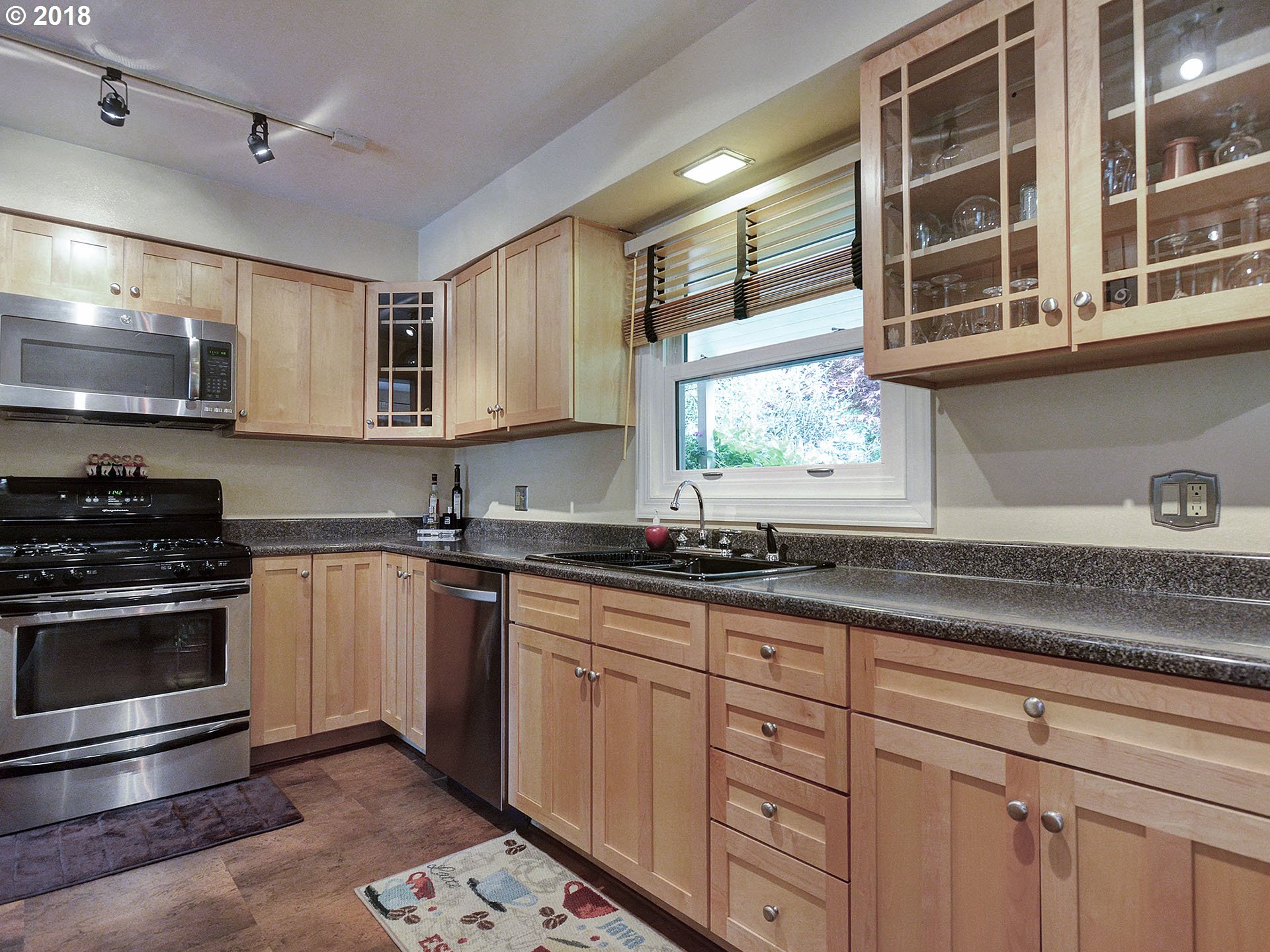 10100 Southwest Lancaster Road Portland, OR 97219 - Photo 10 of 32 Gallery Image 10