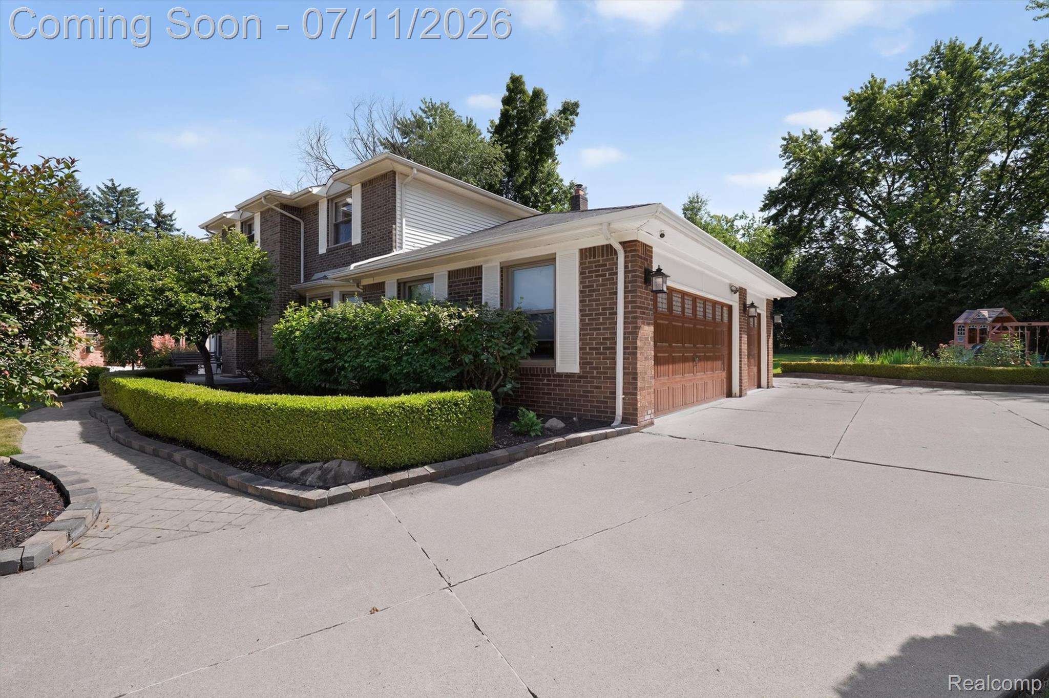 3115 Glengrove Drive Rochester, MI 48309 - Photo 4 of 66 04-3115-Glengrove-Dr-WindowStill-Photography.jpg
