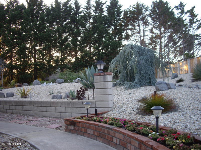 3165 Christopher Drive Lompoc, CA 93436 - Photo 47 of 52 a garden view with a seating space
