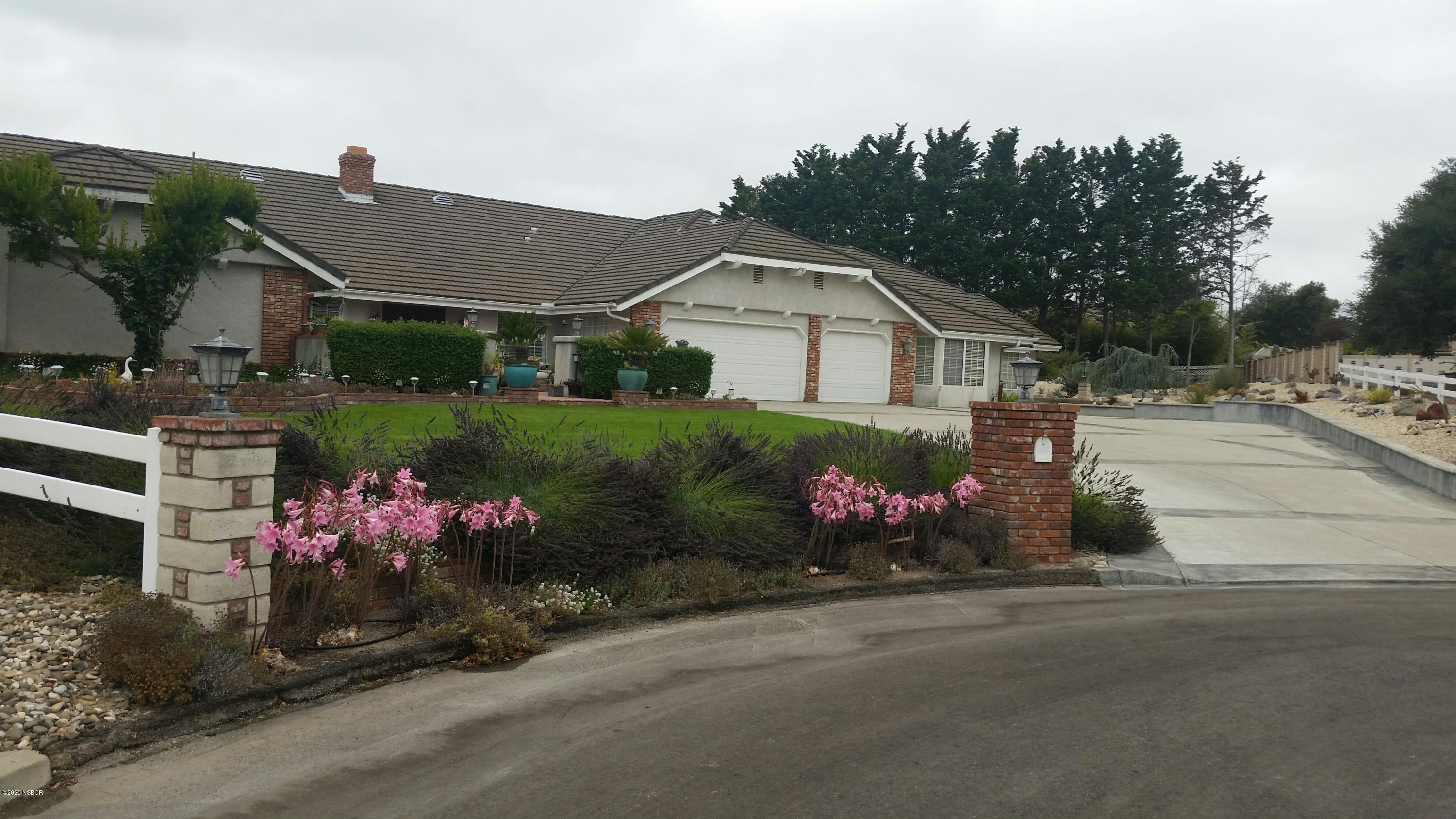 3165 Christopher Drive Lompoc, CA 93436 - Photo 51 of 52 a front view of house with yard and green space