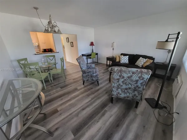 $1,595 | 600 Layne Boulevard, Unit 216, Hallandale Beach, FL 33009