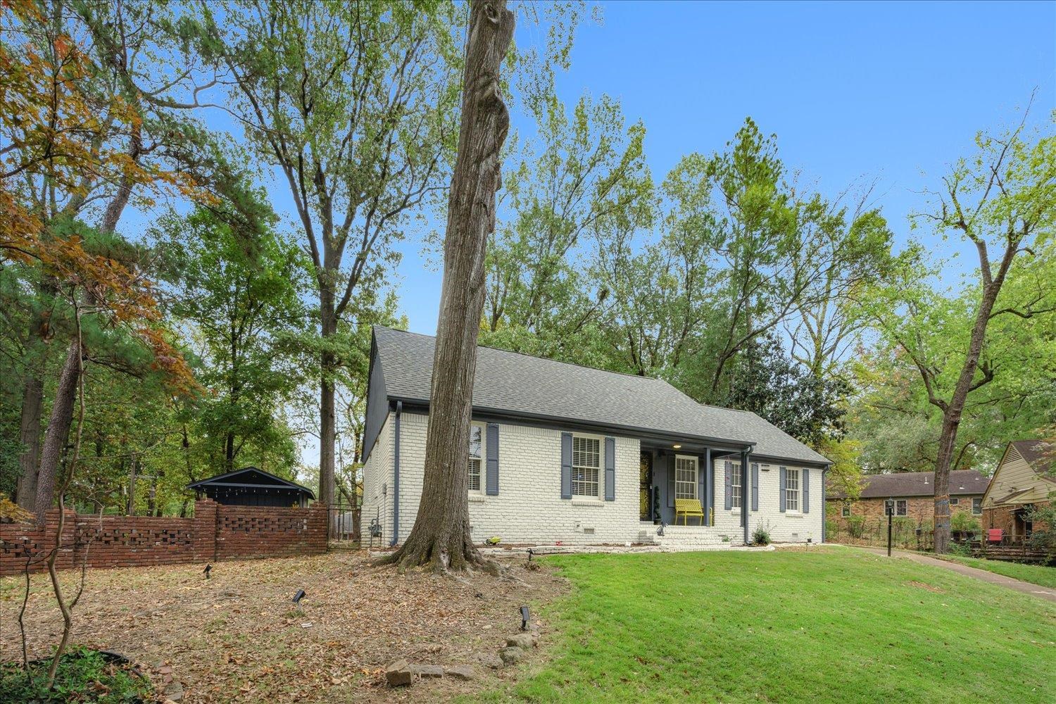 3076 Laurencekirk Road Memphis, TN 38128 - Photo 3 of 23 View of front facade featuring a front lawn