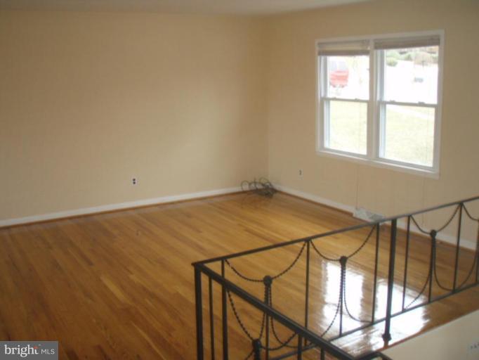 13031 Clarion Road Fort Washington, MD 20744 - Photo 2 of 25 Living Room