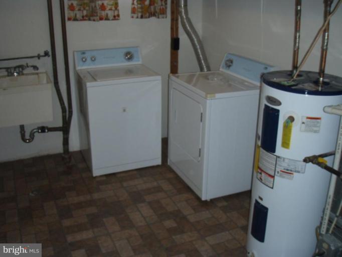 13031 Clarion Road Fort Washington, MD 20744 - Photo 18 of 25 laundryroom- new washer/dryer