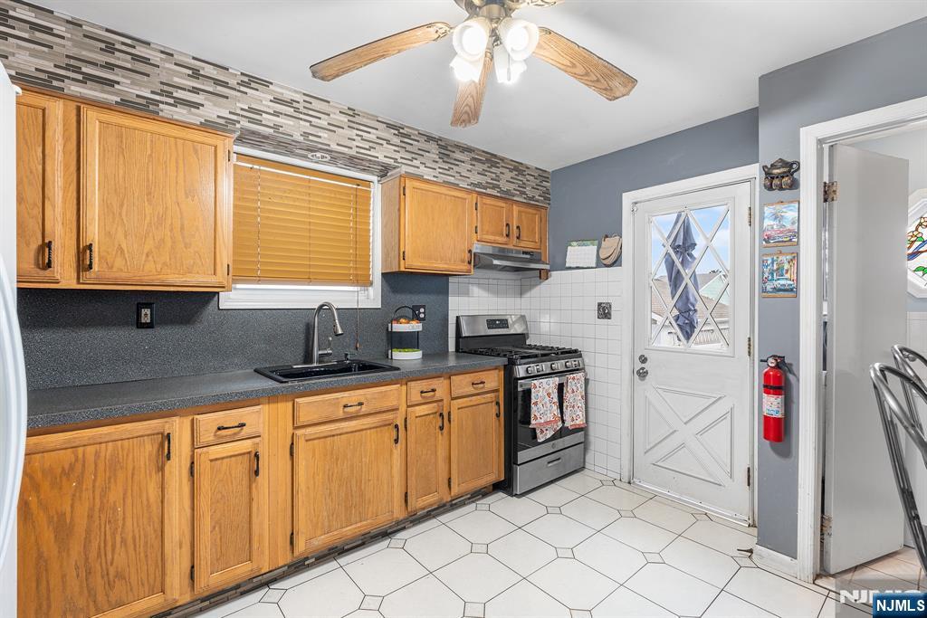 656 Devon Street Kearny, NJ 07032 - Photo 11 of 28