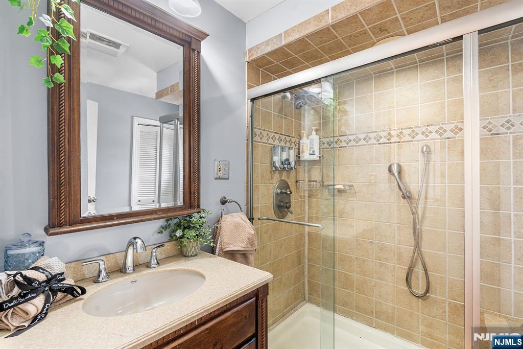 656 Devon Street Kearny, NJ 07032 - Photo 13 of 28