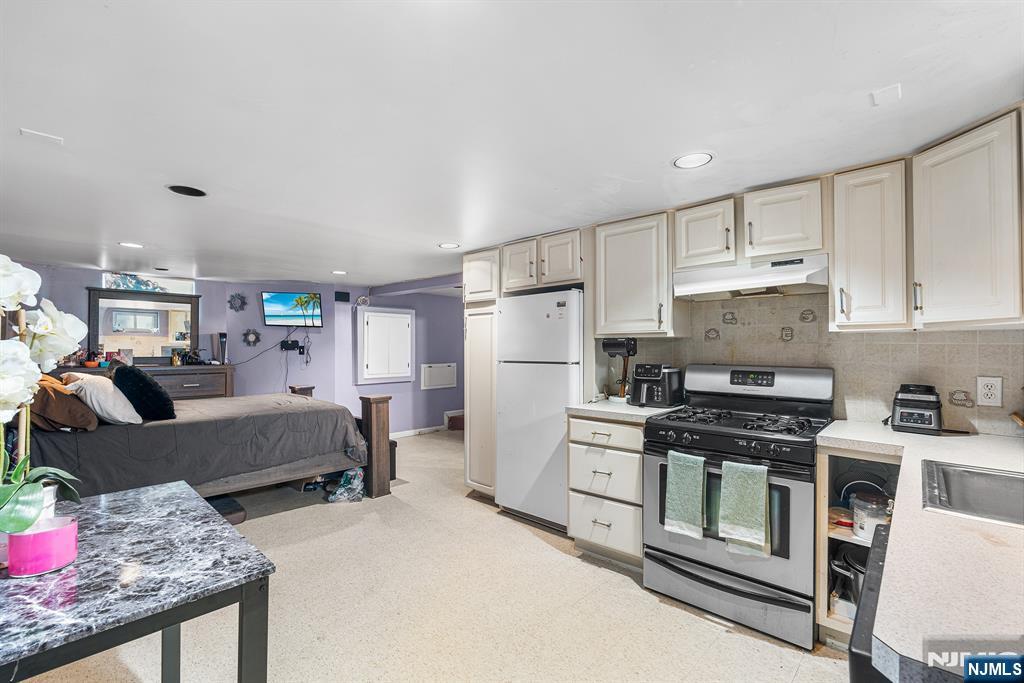 656 Devon Street Kearny, NJ 07032 - Photo 23 of 28