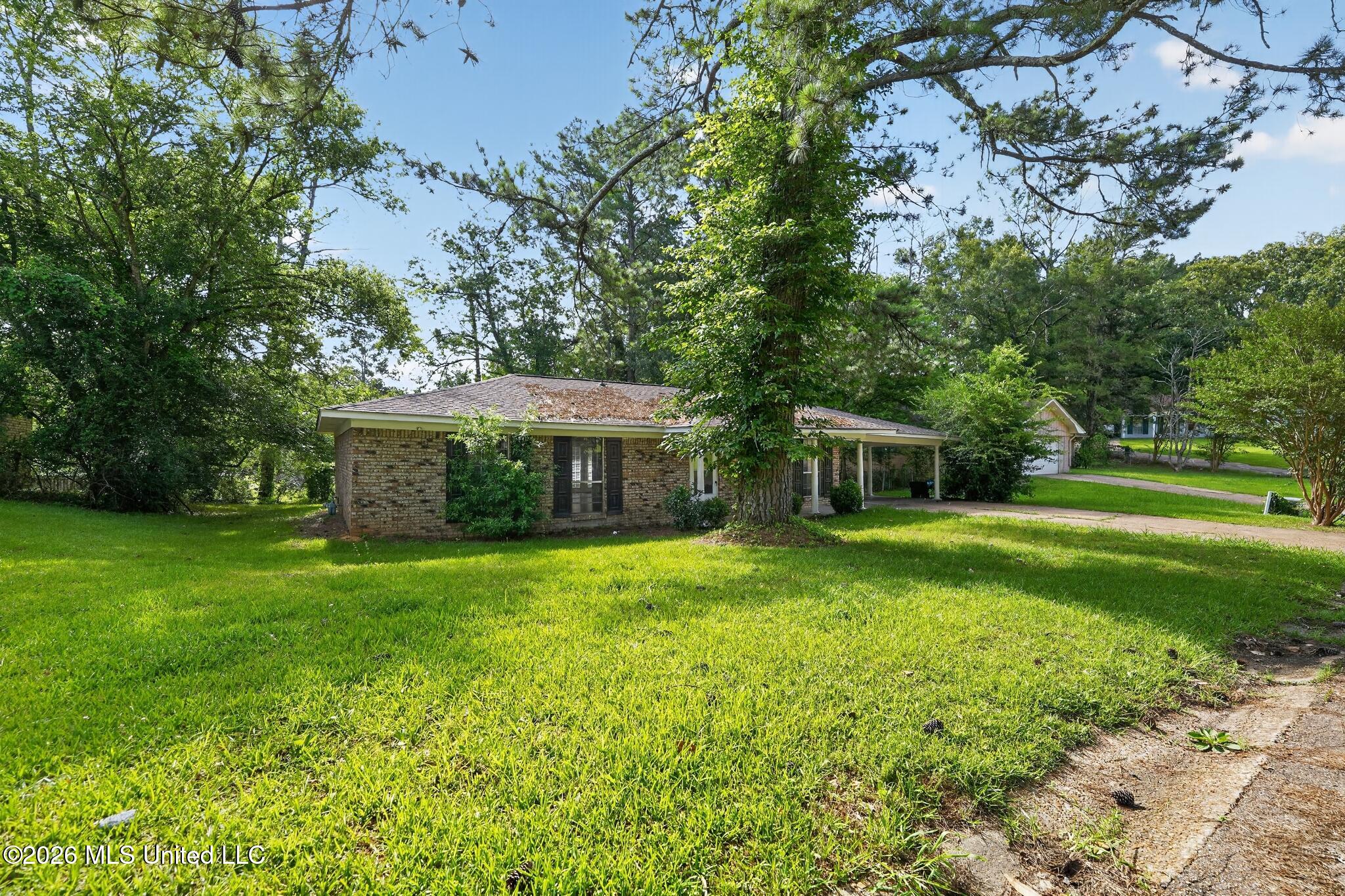 206 Valley Ridge Drive Jackson, MS 39206 - Photo 5 of 34 03_206_Valley_Ridge_Dr-Exterior-7989