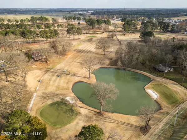 $715,000 | 617 South Wedgewood Road, Starkville, MS 39759