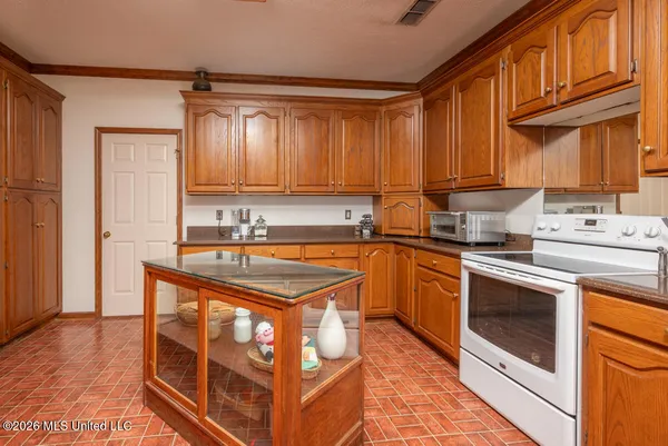 $715,000 | 617 South Wedgewood Road, Starkville, MS 39759
