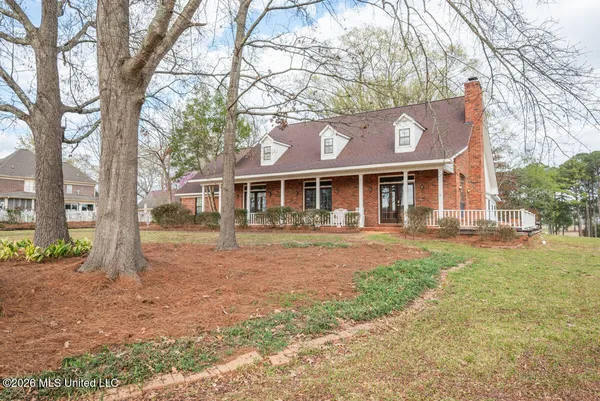 $715,000 | 617 South Wedgewood Road, Starkville, MS 39759