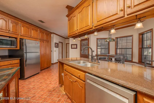$715,000 | 617 South Wedgewood Road, Starkville, MS 39759