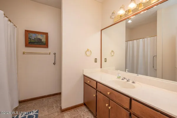 $715,000 | 617 South Wedgewood Road, Starkville, MS 39759