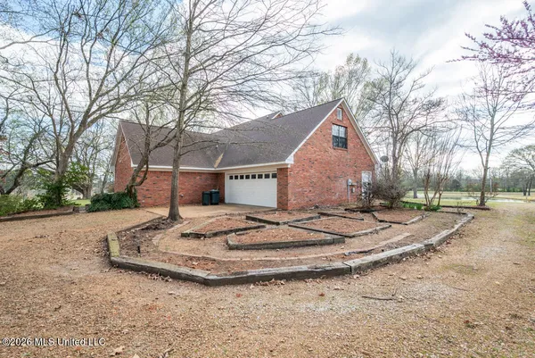 $715,000 | 617 South Wedgewood Road, Starkville, MS 39759